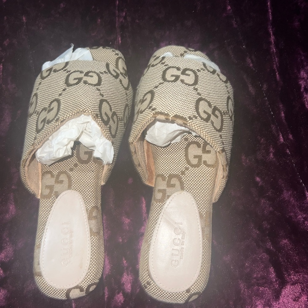 Gucci Tan slides